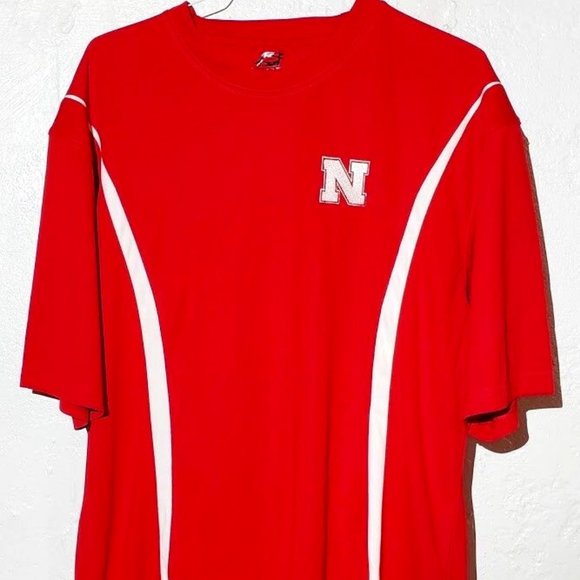 Nebraska Huskers Short Sleeve Shirt Moisture Wicking Quick Dry Big 10 Large NEW - Picture 1 of 3